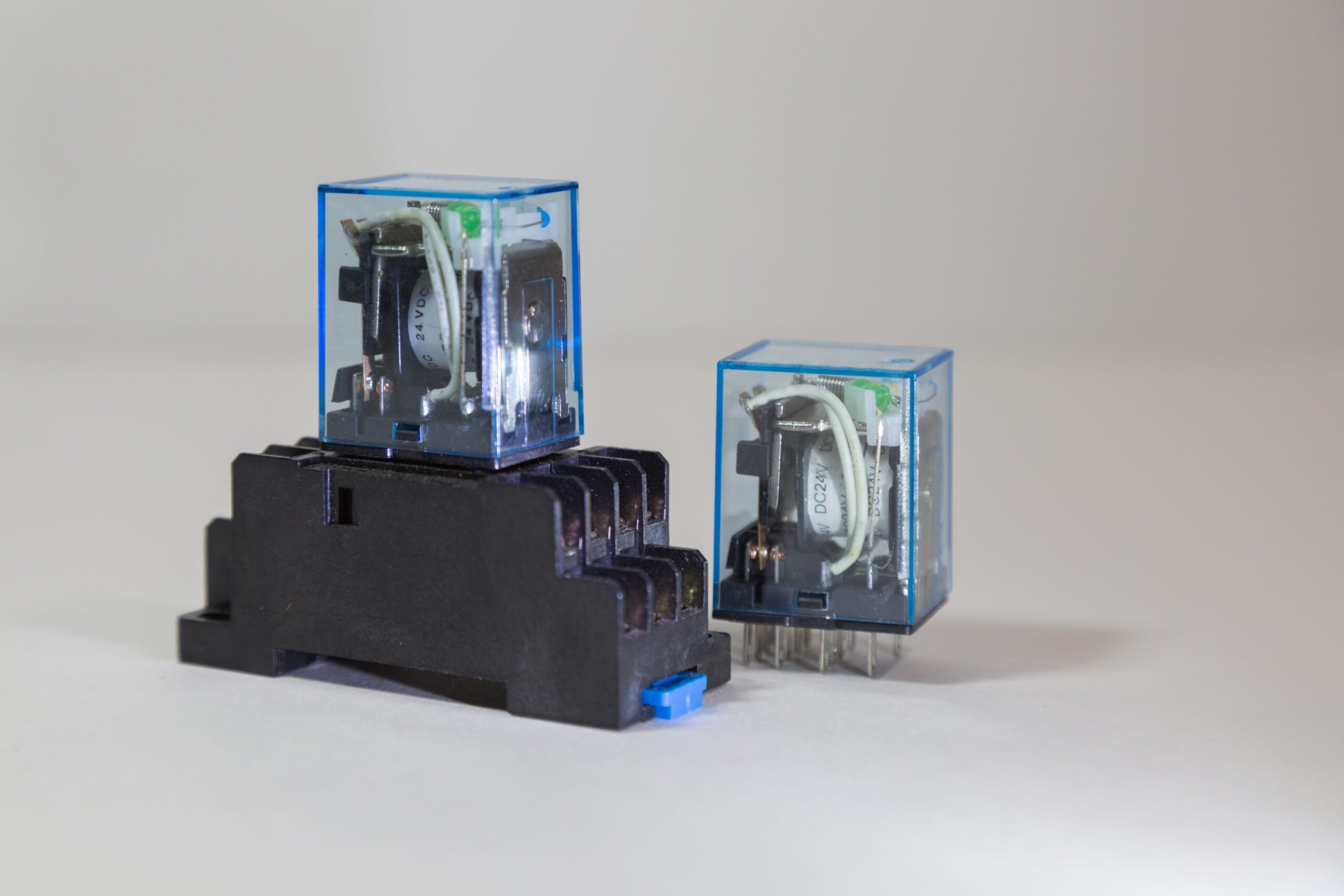 Exploring the World of Relays: Their Functionality, Applications, and Varieties